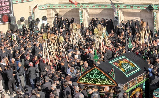 آیین ۲۵۰ ساله &laquo;بیل زنی&raquo; در خوسف/نمادی برای تدفین شهدای کربلا