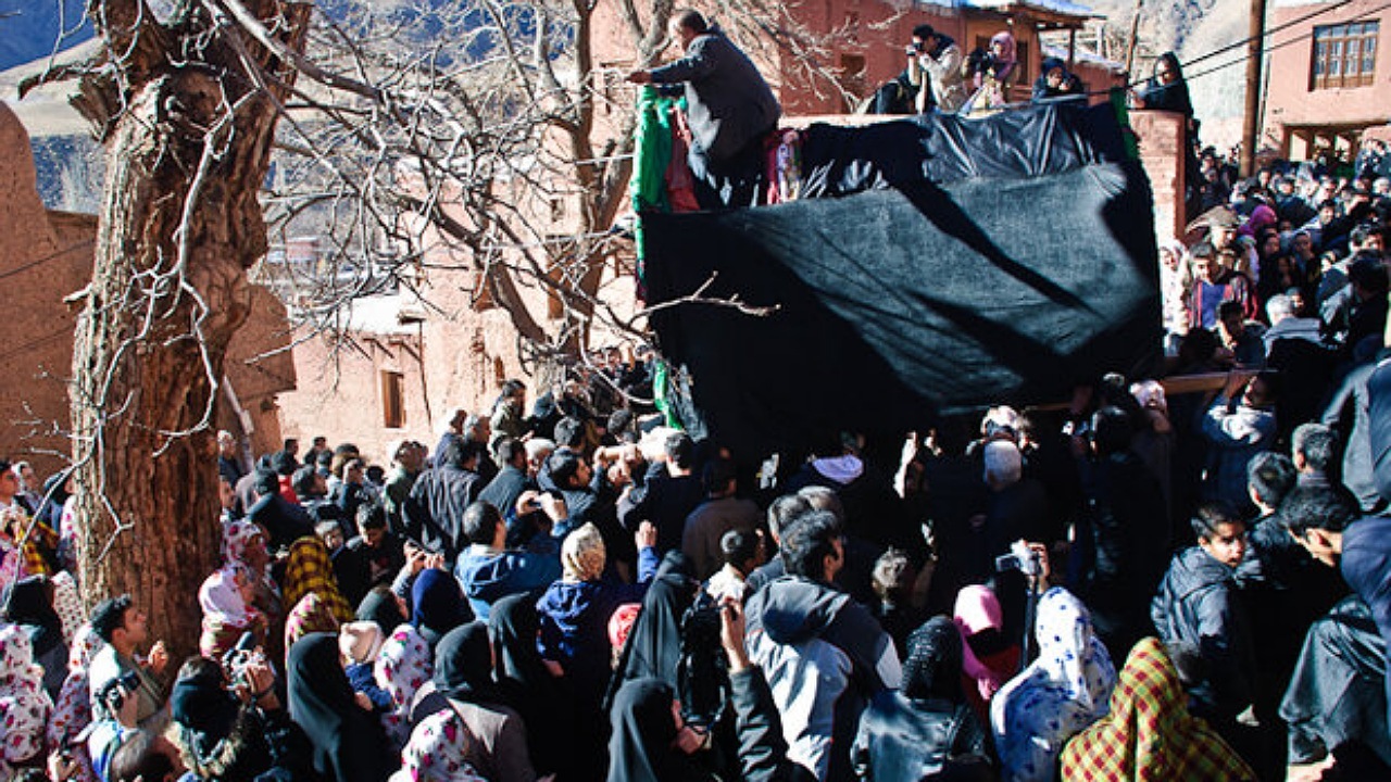 سیاه پوش شدن روستای سرخ در ایام محرم
