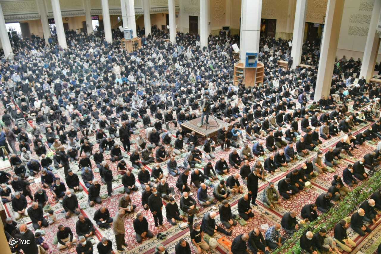 نماز ظهر تاسوعا در حرم مطهر شاهچراغ (ع) اقامه شد