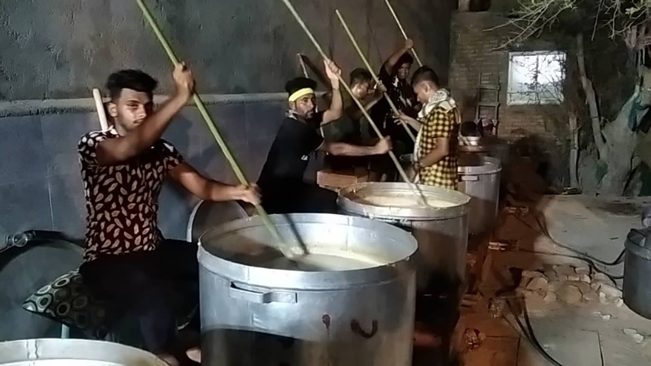 پخت حلیم نذری در جزیره هرمز