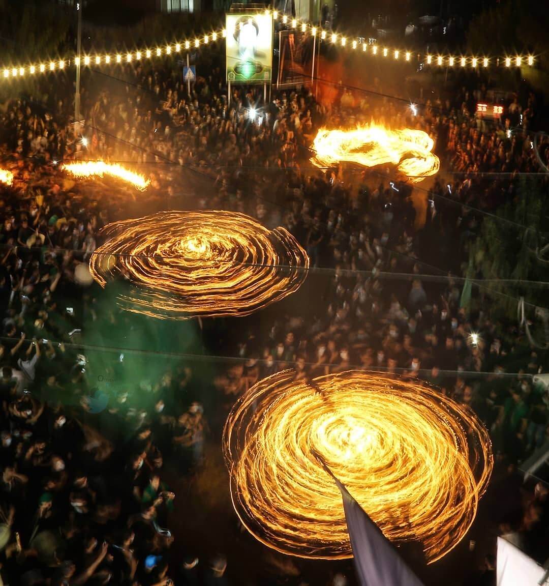 آئین سنتی مشعل گردانی نجفی&zwnj;ها در شب تاسوعا.