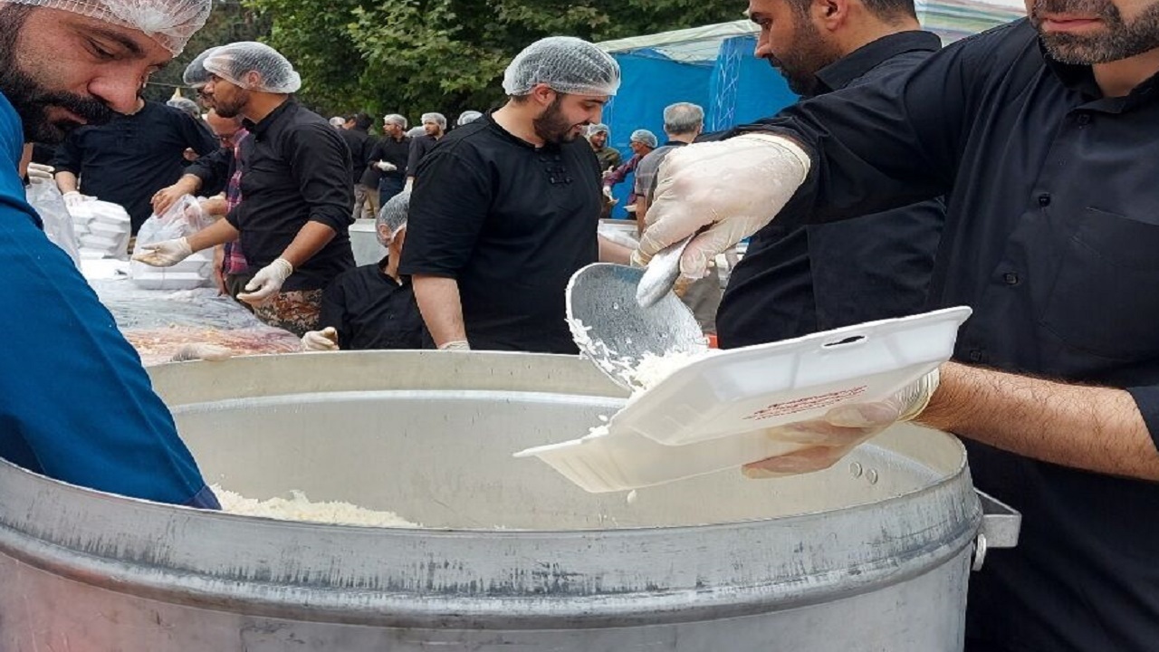 اجتماع بزرگ سوگواران حسینی در گرگان برگزار شد/پخت ۷۲ دیگ غذا