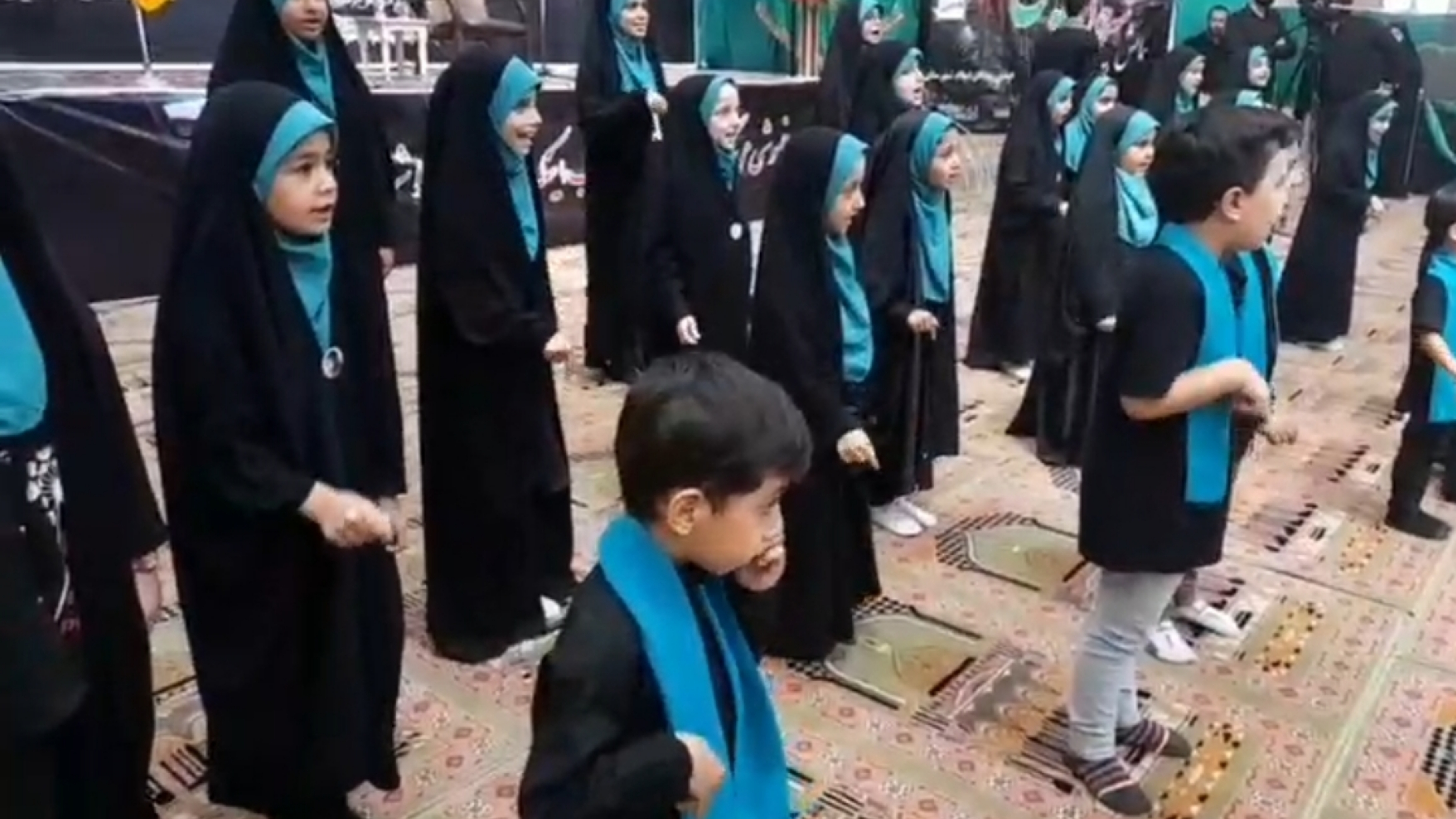 تصاویر جالب ابراز  ارادت دهه نودی‌ها به امام حسین (ع) + فیلم