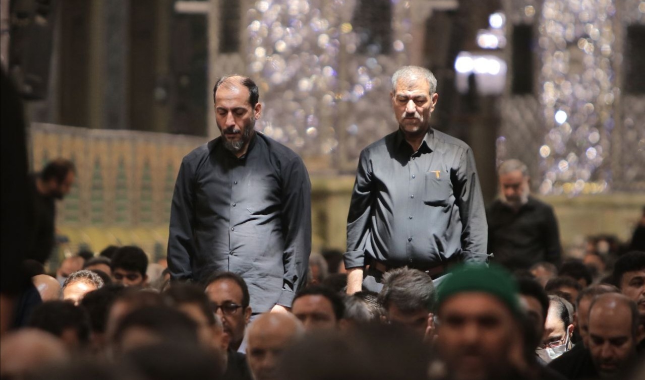 اقامه باشکوه نماز ظهر عاشورا در مشهدالرضا