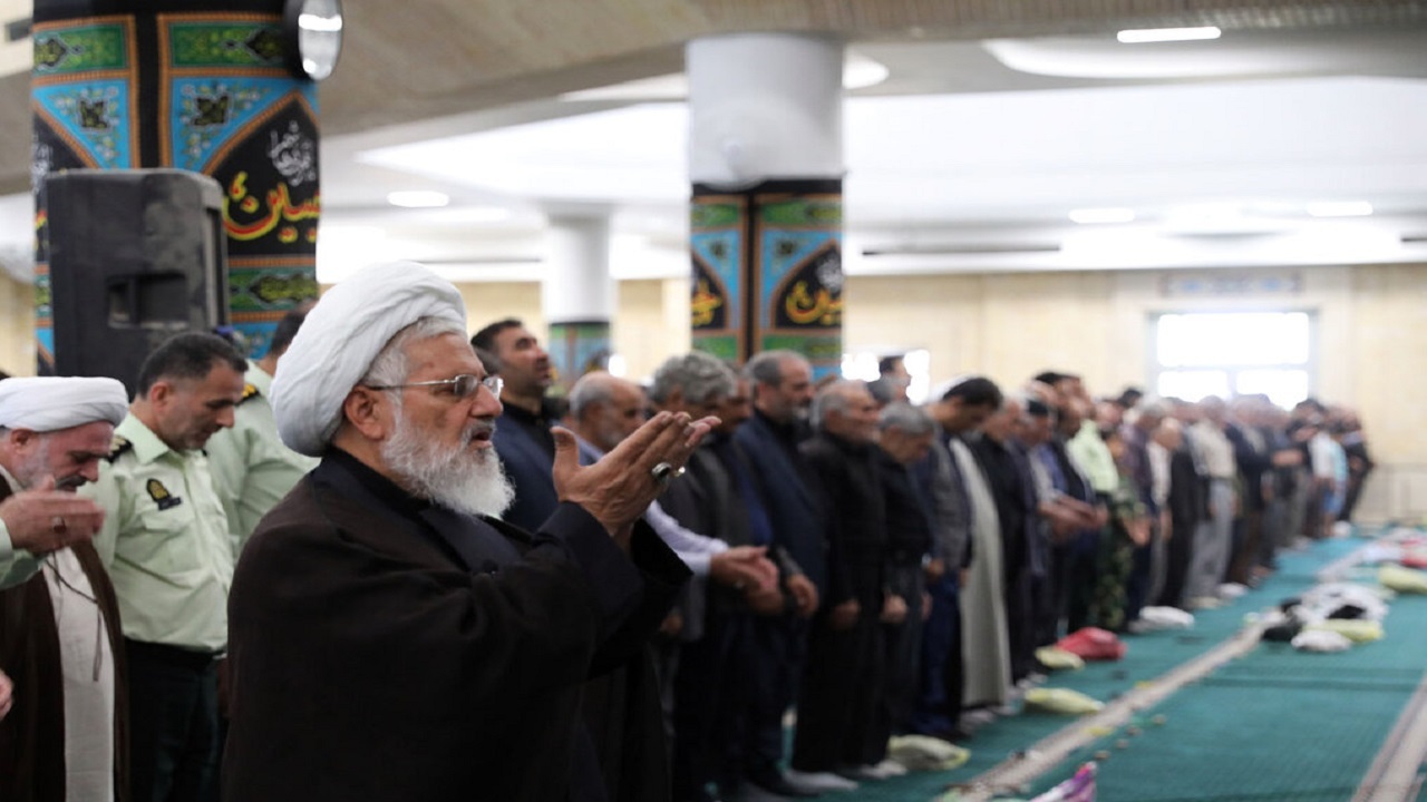 نماز ظهر عاشورا جهاد تبیین و لبیک به مقام معظم رهبری است