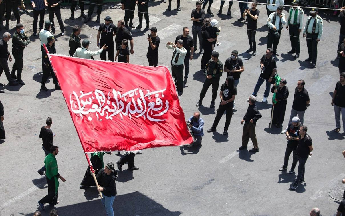 عزاداران حسینی نماز عاشورا را اقامه کردند