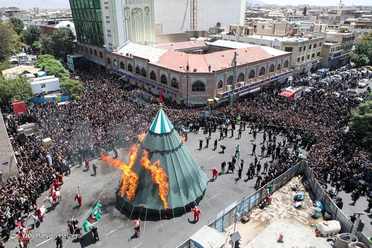 عزاداران حسینی نماز عاشورا را اقامه کردند