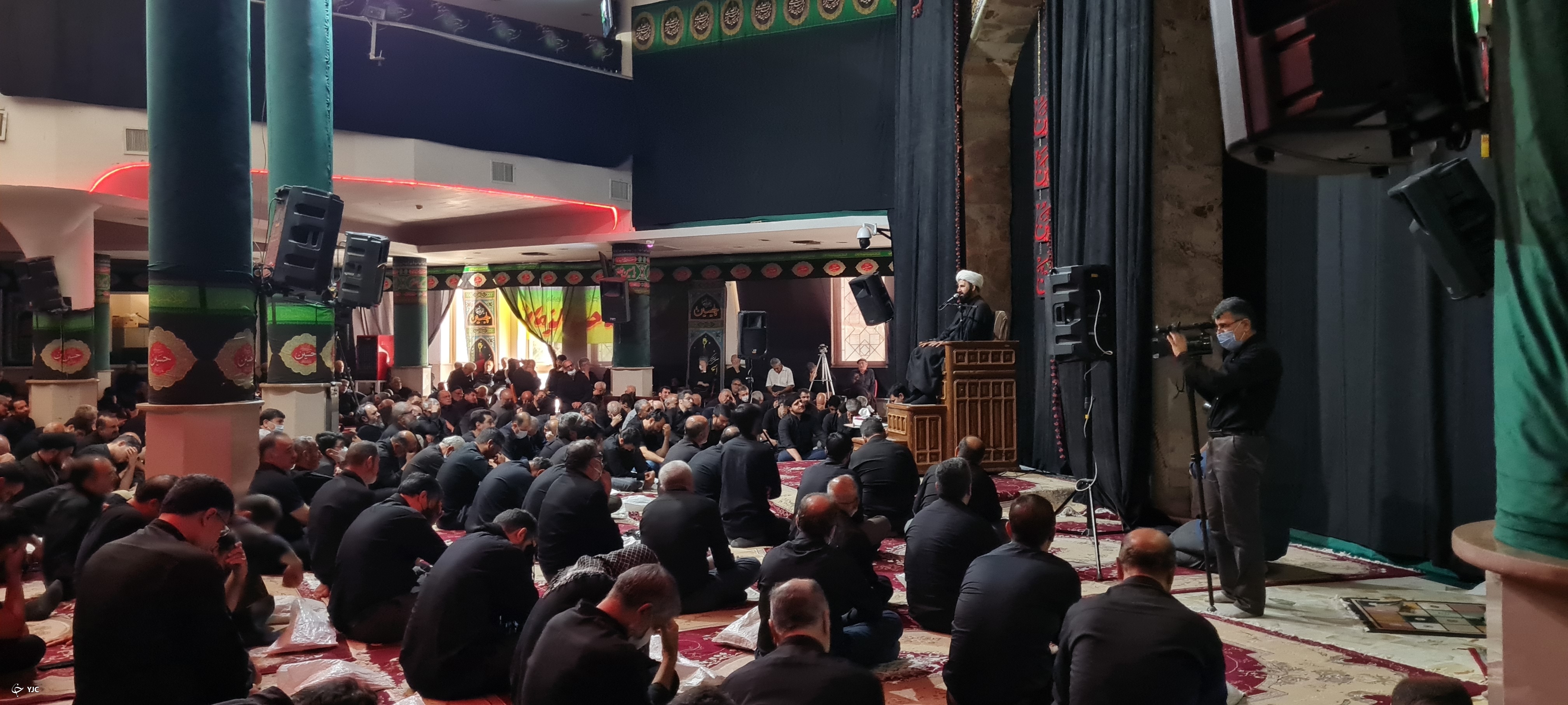 اقامه نماز ظهر عاشورا در سراسر کشور