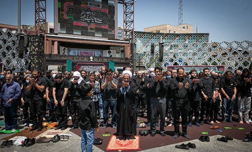 عزاداران حسینی نماز عاشورا را اقامه کردند