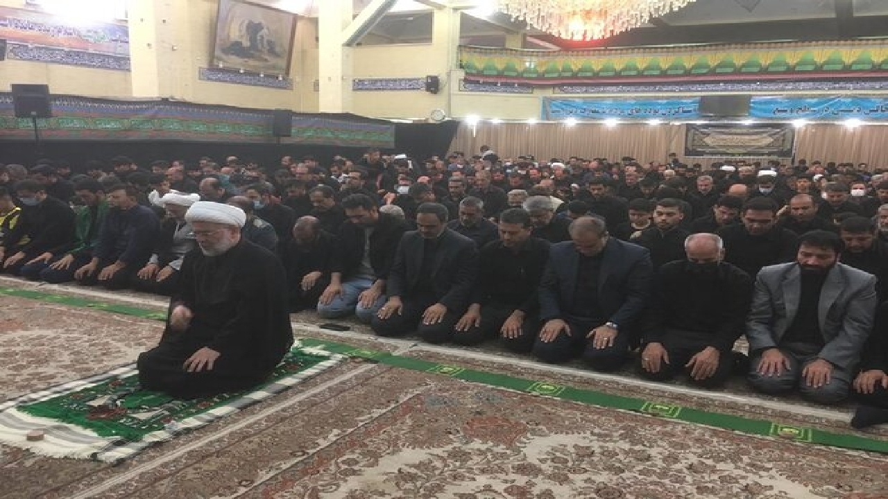 اقامه نماز ظهر عاشورا در سراسر کشور