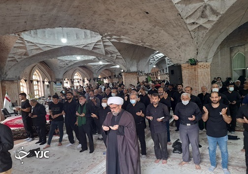 اقامه نماز ظهر عاشورا در سراسر کشور