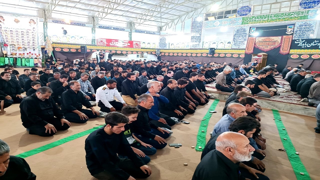 اقامه نماز ظهر عاشورا در شهرستان خاتم