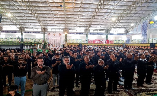 اقامه نماز ظهر عاشورا در شهرستان خاتم