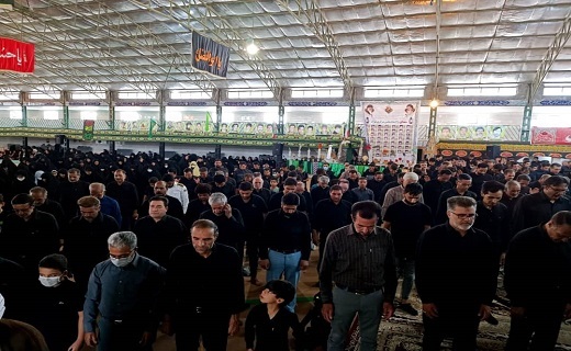 اقامه نماز ظهر عاشورا در شهرستان خاتم