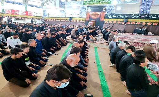 اقامه نماز ظهر عاشورا در شهرستان خاتم
