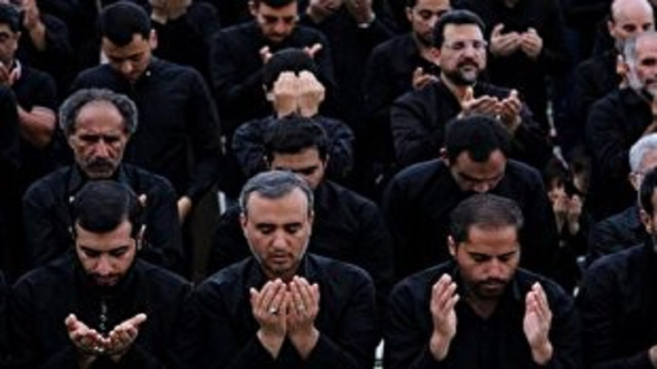 اقامه نماز ظهر عاشورا در سمنان + فیلم