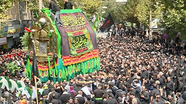 نخل گردانی رسم دیرینه عزای امام حسین (ع) در استان مرکزی
