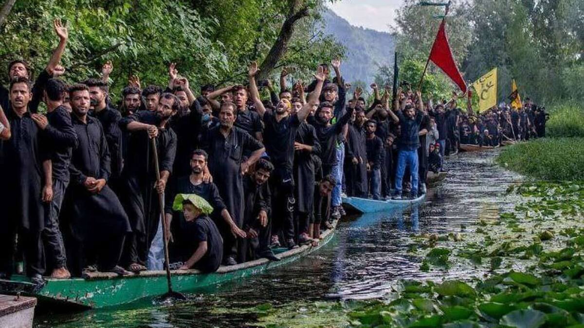 مراسم سنتی «زانو زدن» در روستای لاسجرد + فيلم