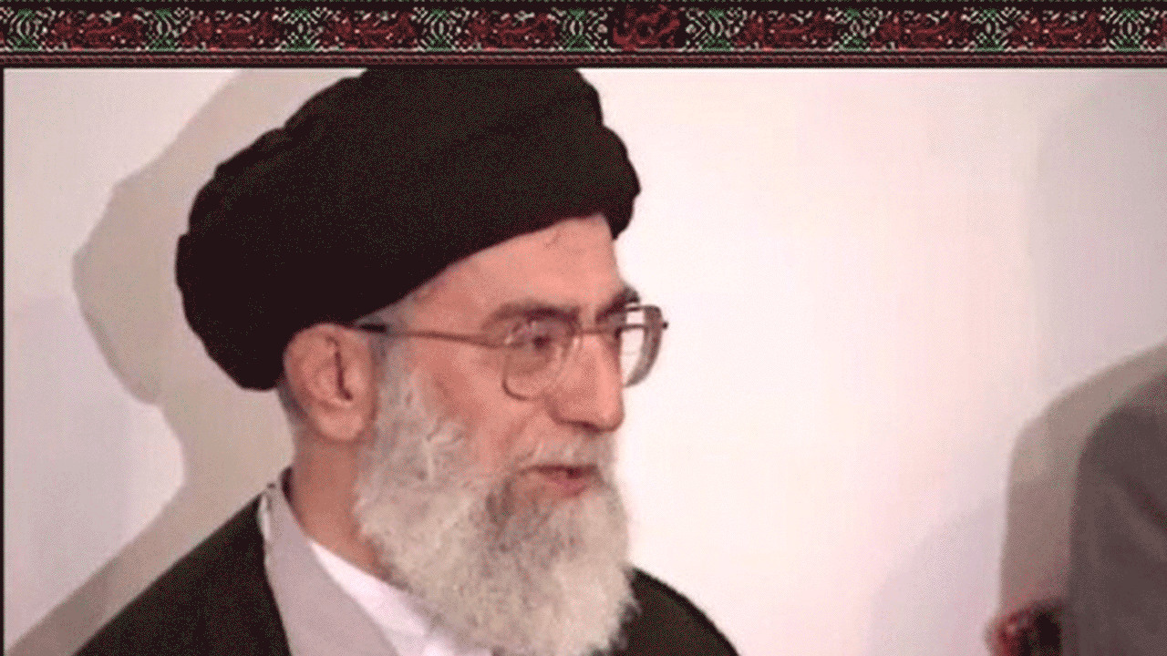 مرثیه خوانی رهبر انقلاب درباره سیدالشهدا به زبان آذری + فیلم