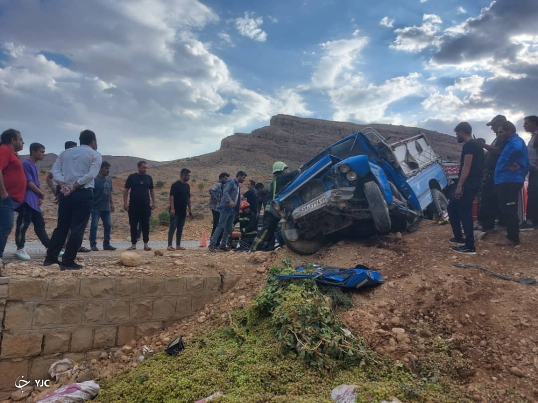 مرگ راننده بر اثر واژگونی خودرو وانت نیسان