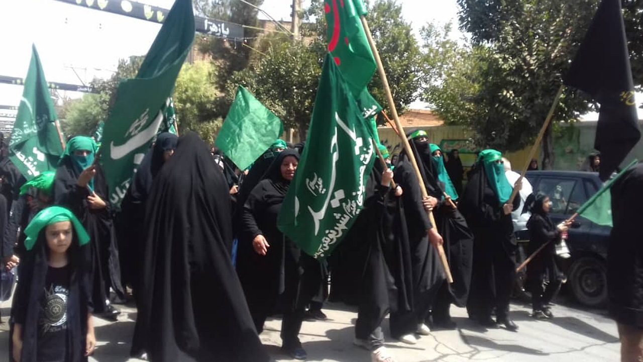 برگزاری آیین سوگواری سادات شهر نوش‌آباد در محرم حسینی