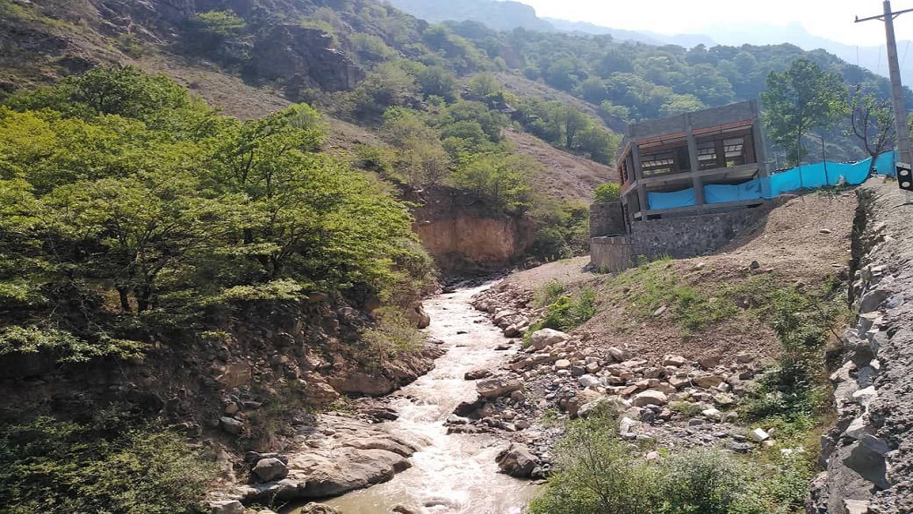 ساخت و سازی از جنس غیرمجاز در بستر رودخانه + فیلم