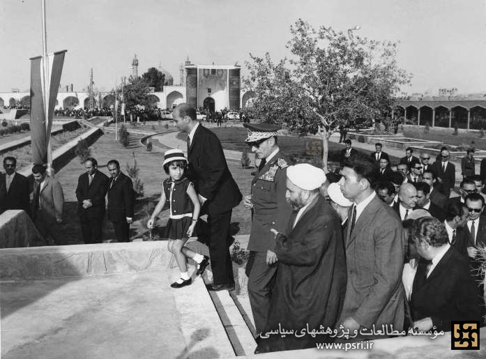 عکس منتشرنشده دیدار رهبر دراویش گنابادی با محمدرضا پهلوی