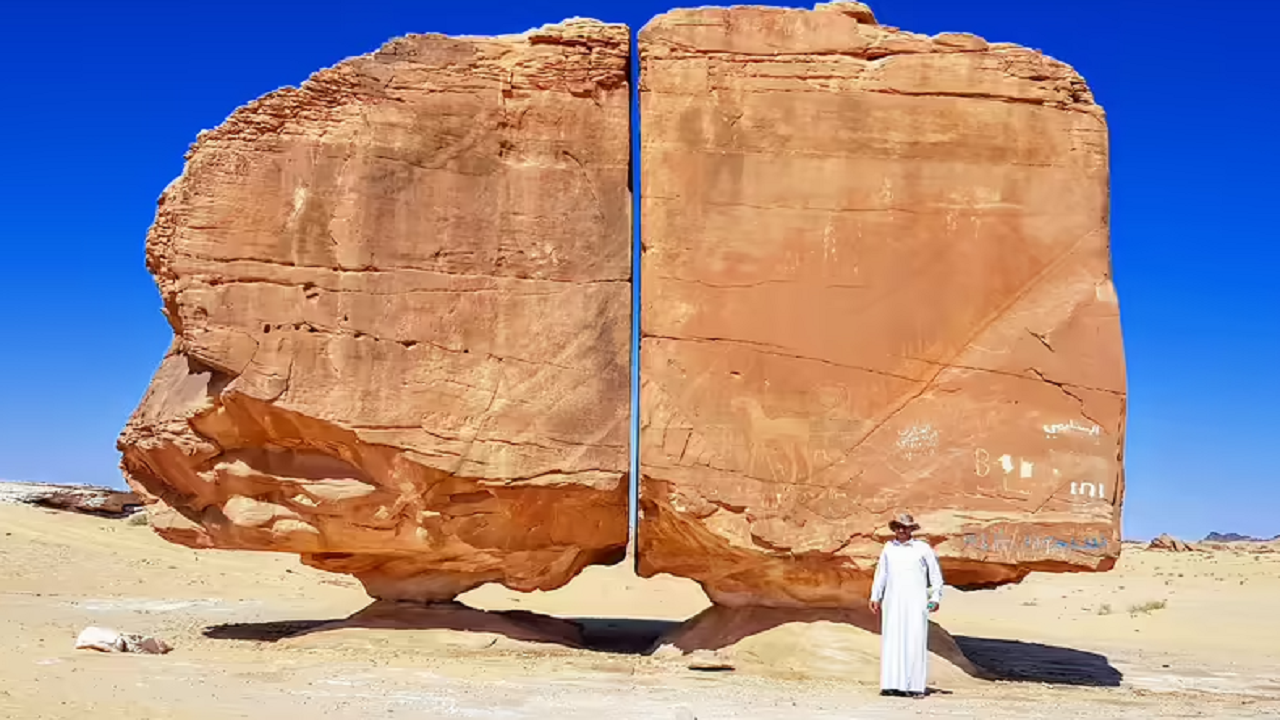شکاف صاف و تعجب آور سنگی در عربستان