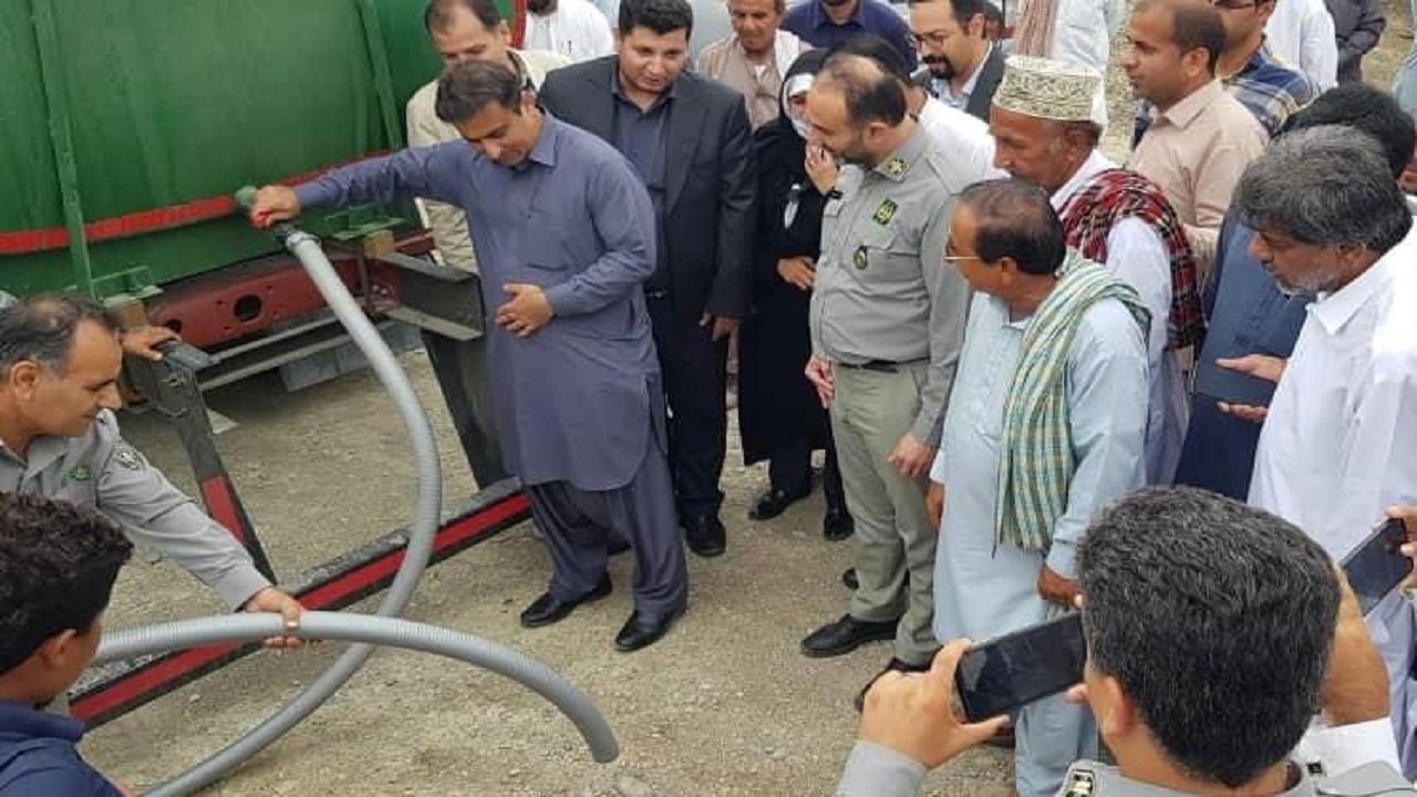 خودروی تانکرآبرسانی از سوی صندوق ملی محیط زیست به روستای باهوکلات اهدا شد