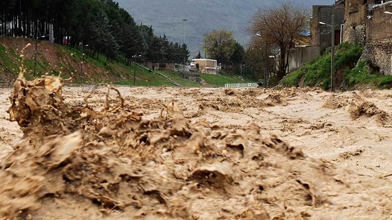 اقدامی که باعث نجات جان ده‌ها نفر از سیل استهبان شد + فیلم