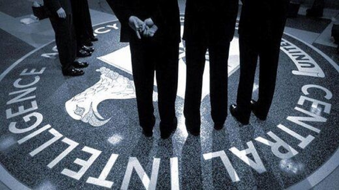 اعتراف رییس سابق سازمان جاسوسی سیا به دخالت ایالات متحده در انتخابات کشورها! + فيلم