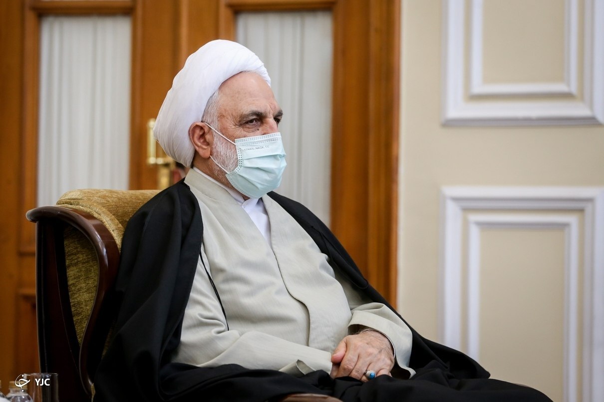 قوانین باید گره‌گشای مشکلات و معضلات کشور باشند