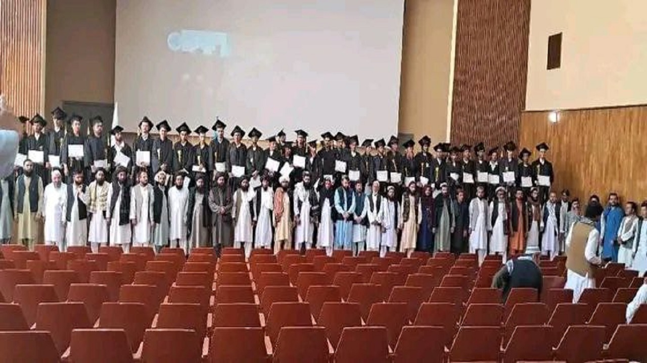 فراغت بیش از ۱۰۰ دانشجو از انستیتوت نفت و گاز بلخ