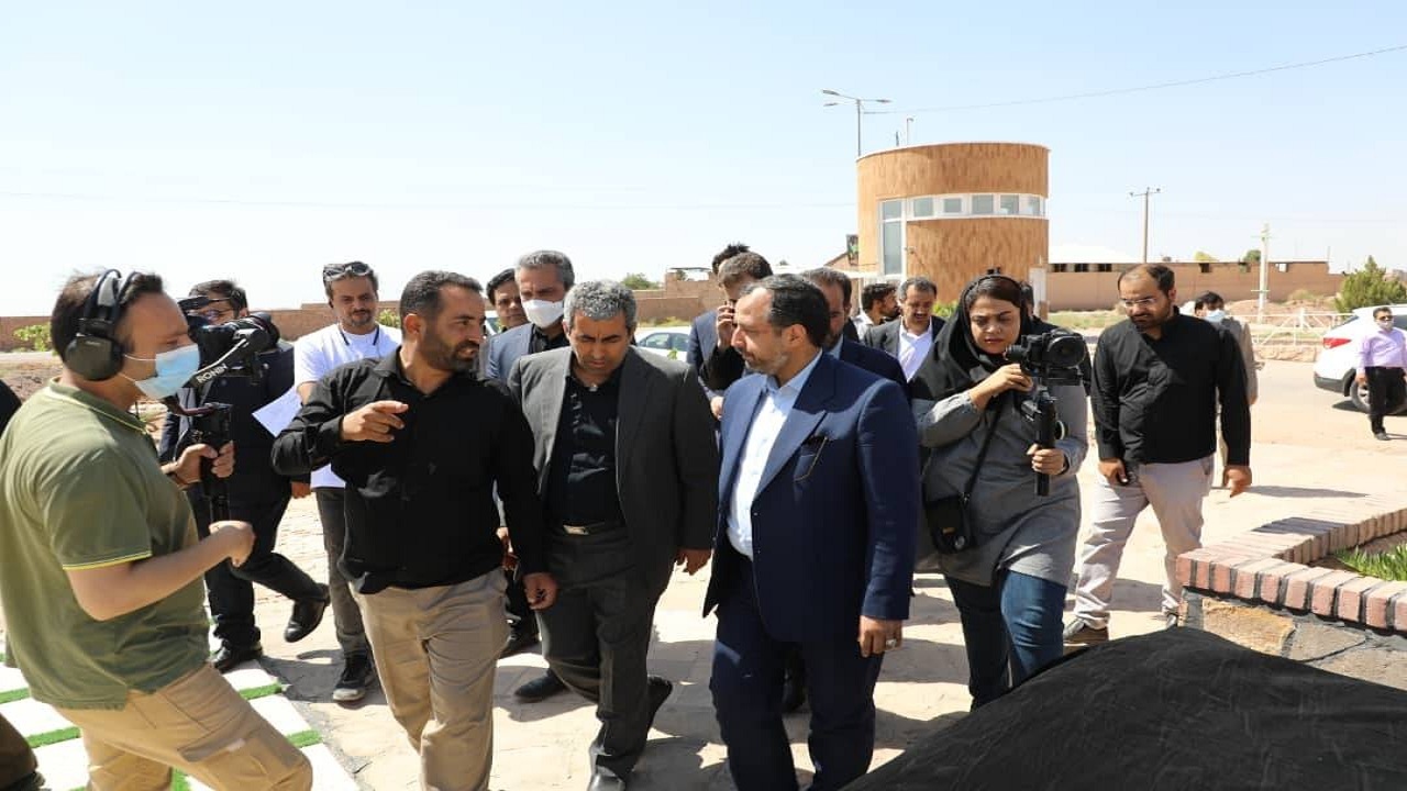 بازدید  وزیر امور اقتصادی و دارایی از شهرک صنعتی سدید