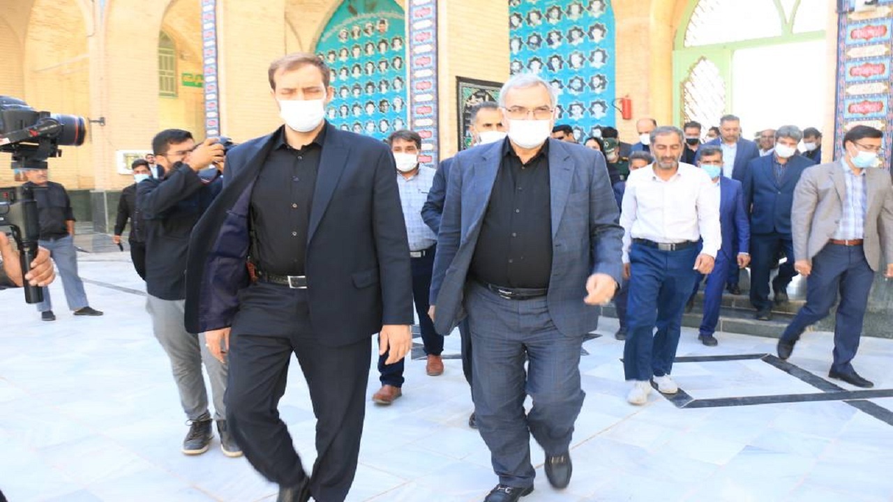 دیدار وزیر بهداشت با خانواده شهید سید علی اکبر صابری اناری