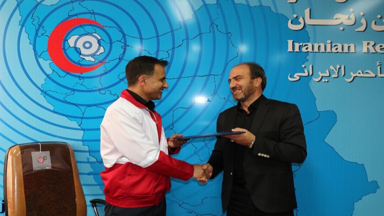 امضای تفاهم نامه همکاری جمعیت هلال احمر استان زنجان با کمیته امداد