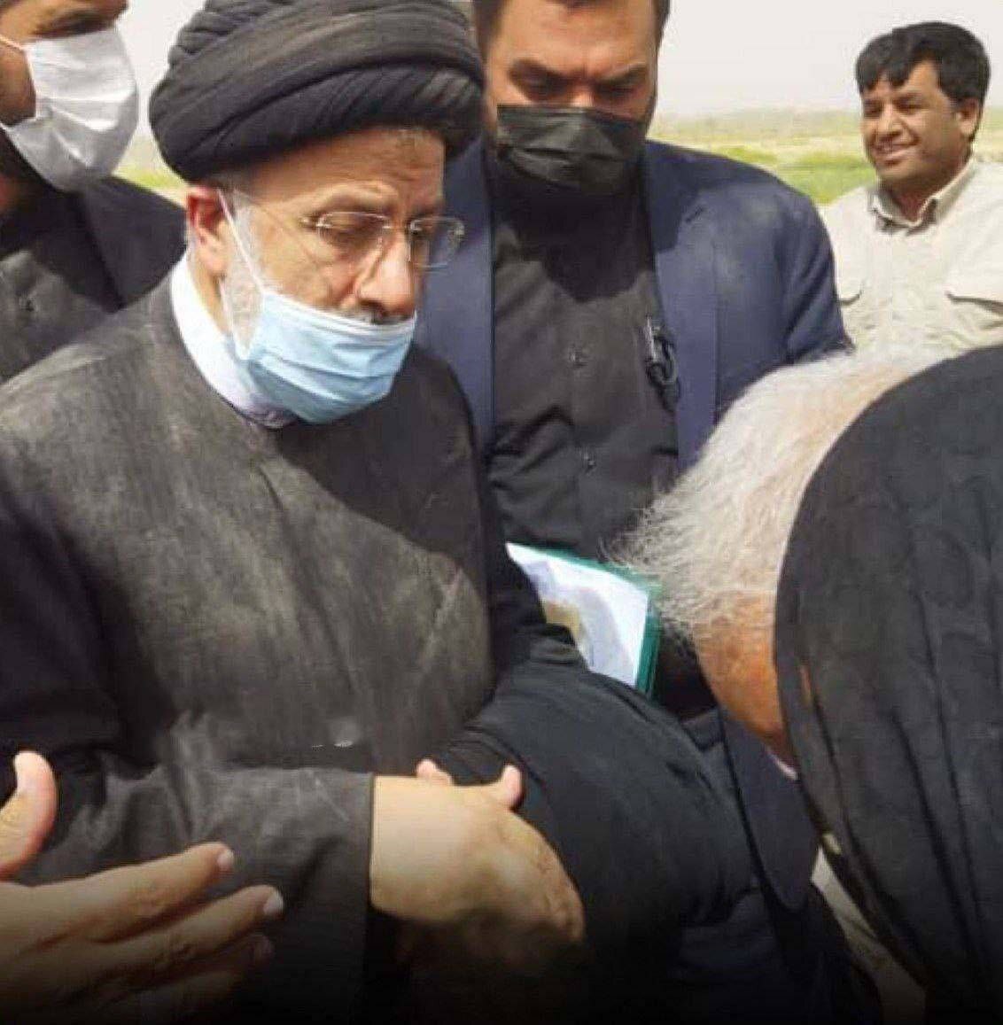 رئیس جمهور وارد جیرفت شد/ بازدید هوایی از مناطق جنوب استان/ تبدیل بخش جازموریان به شهرستان رئیس جمهور وارد جیرفت شد/ بازدید هوایی از مناطق جنوب استان/ تبدیل بخش جازموریان به شهرستان