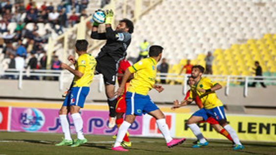 ذوب آهن- پرسپولیس؛ سرخپوشان به دنبال نخستین برد در فولاد شهر/ گل گهر- تراکتور؛ تقابل قلعه نویی و بردیف در سیرجان
