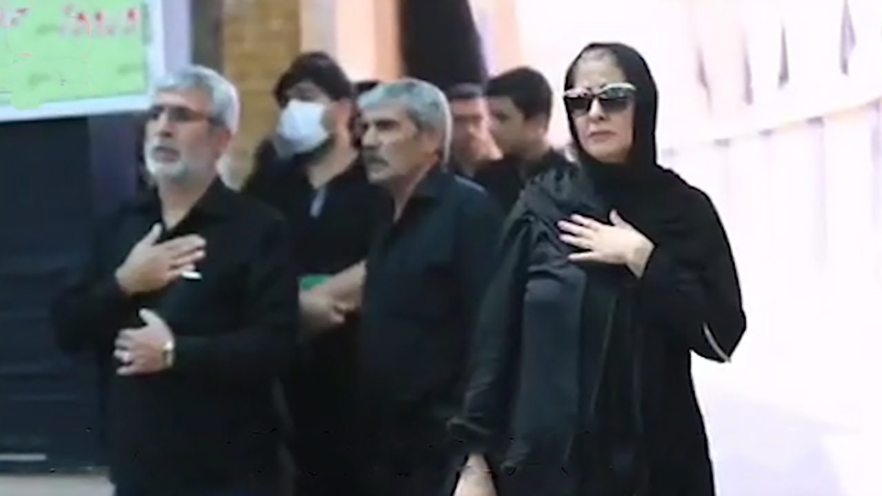 یک زن مسیحی از نخل سرفره کاشان حاجت گرفت + فیلم