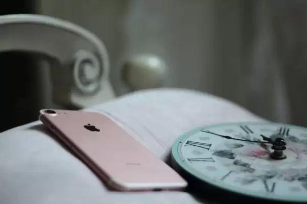 ۶ ترفند جالب برای اینکه کمتر از تلفن همراه خود استفاده کنیم!