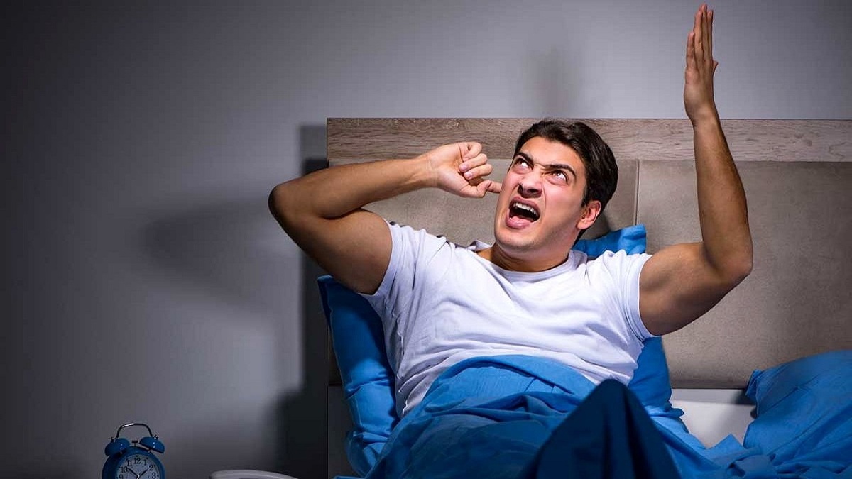 لحظه ورود زنبور به داخل دهان شهردار + فیلم