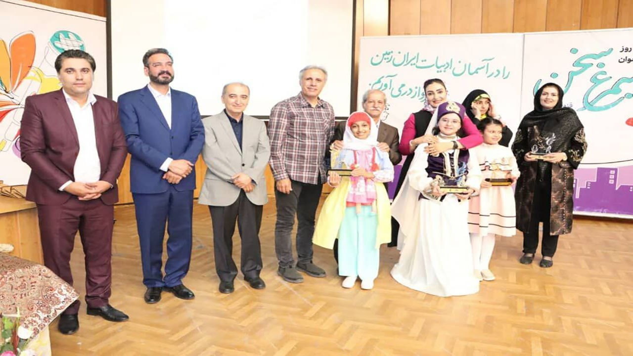 عضو کتابخانه عمومی بندرعباس سیمرغ زرین گرفت