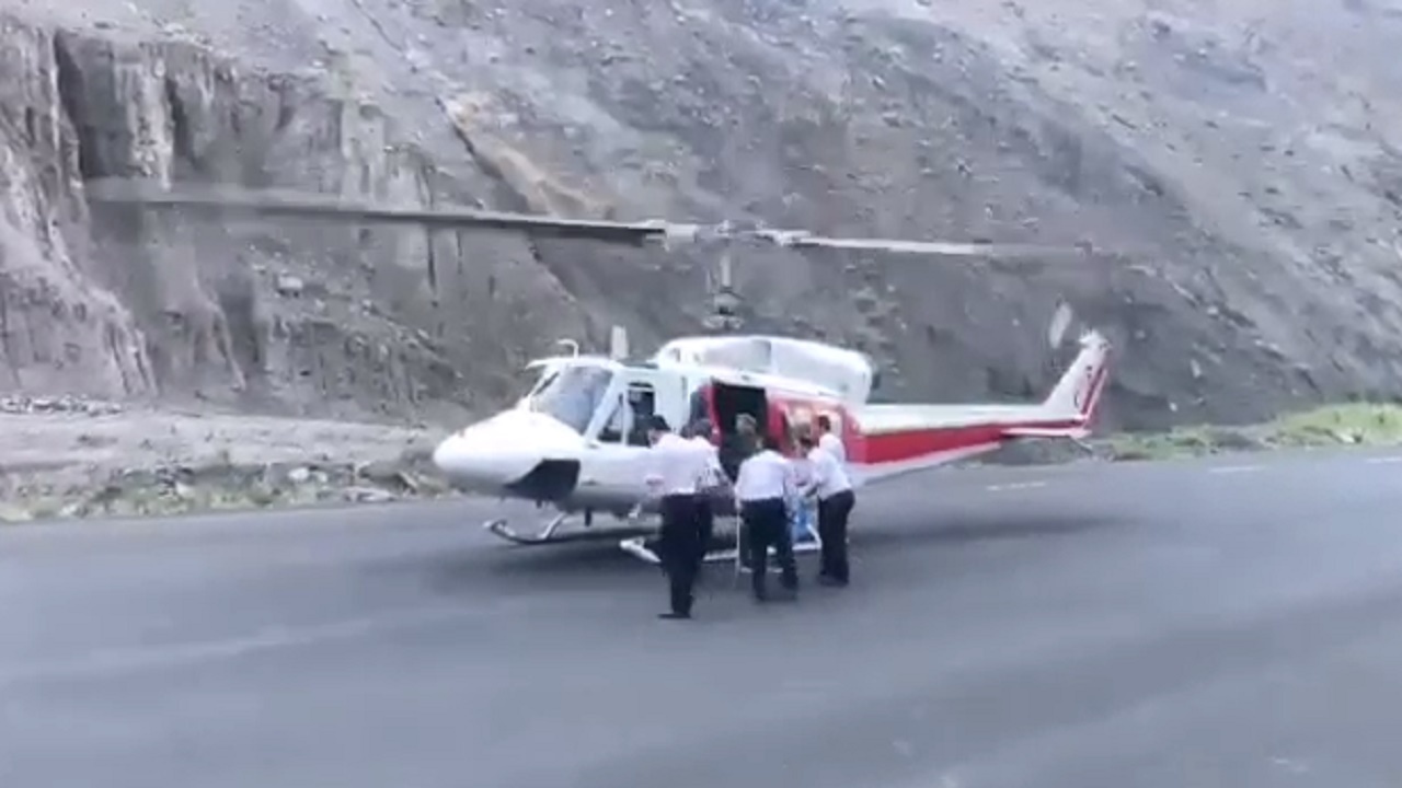 پرواز بالگرد اورژانس برای انتقال مصدومان جاده هراز