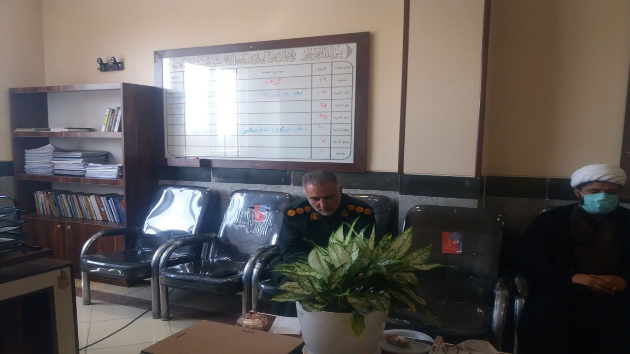 خبرنگاران در زمین دشمن بازی نکنند