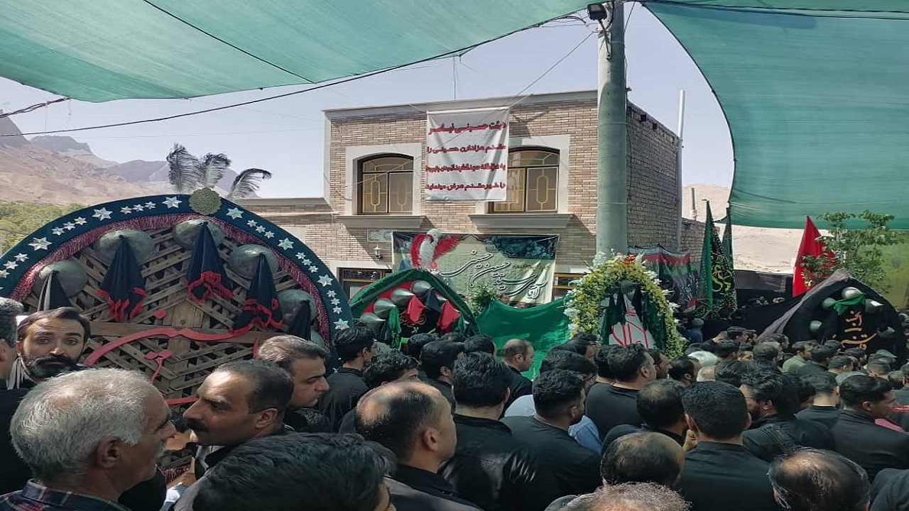 آئین سنتی نخل گردانی روز ششم امام حسین(ع) در نیاسر کاشان + فیلم