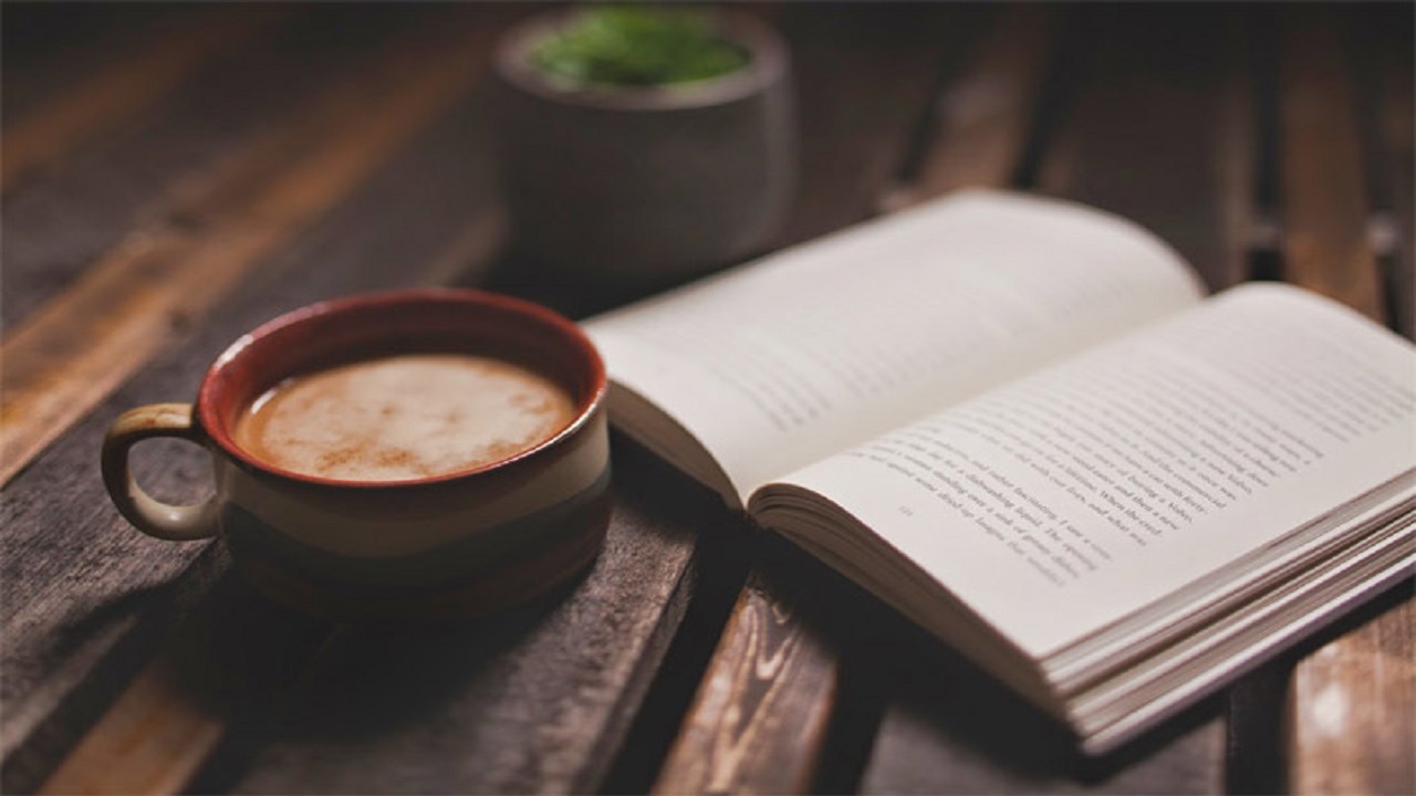 رونمایی از کتابی با موضوع فضای مجازی در بهاباد
