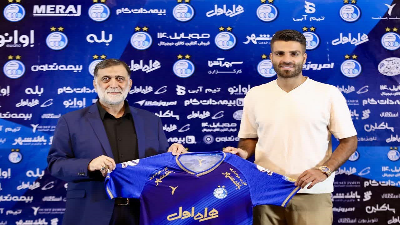 مرادمند قراردادش را با استقلال را تمدید کرد