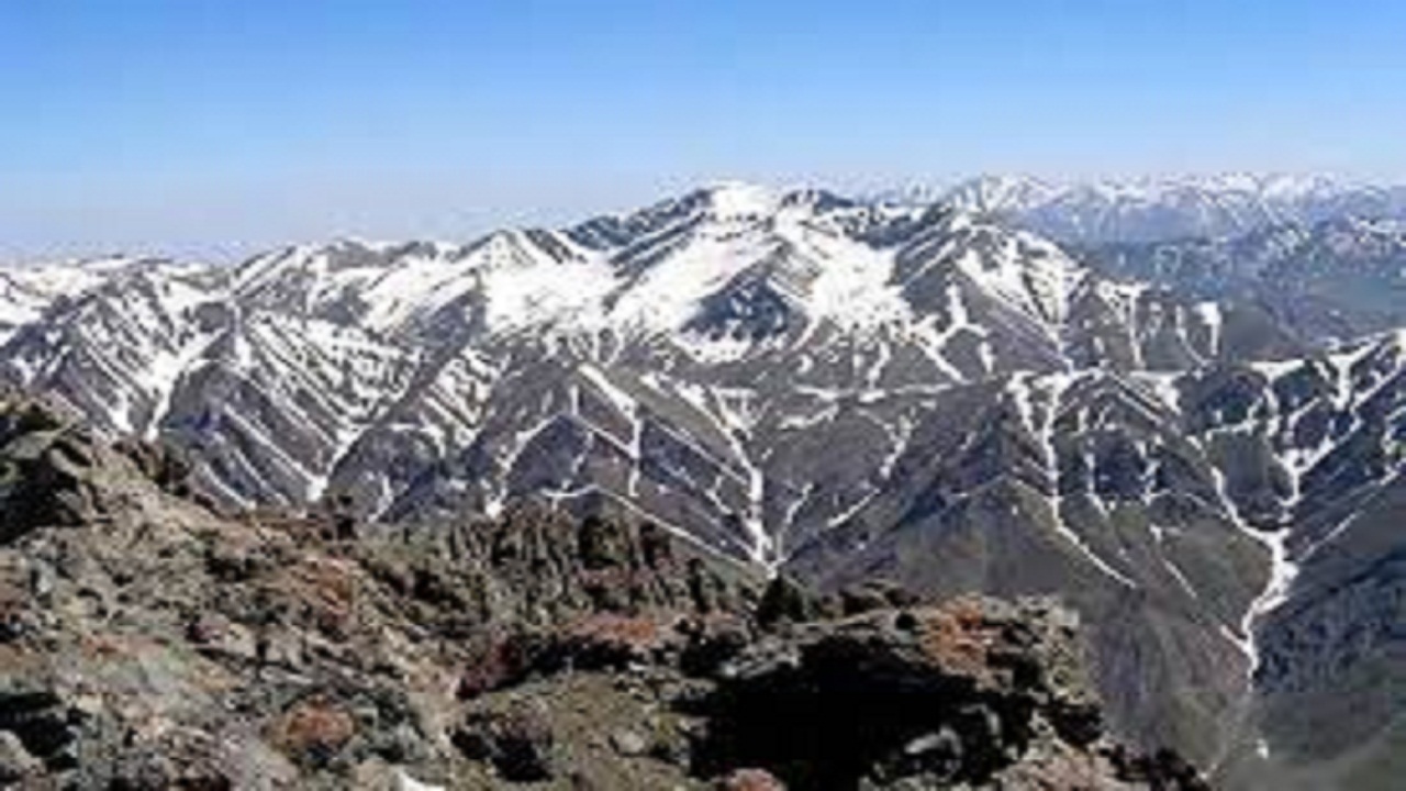 کوهنوردان  به علم کوه صعود نکنند