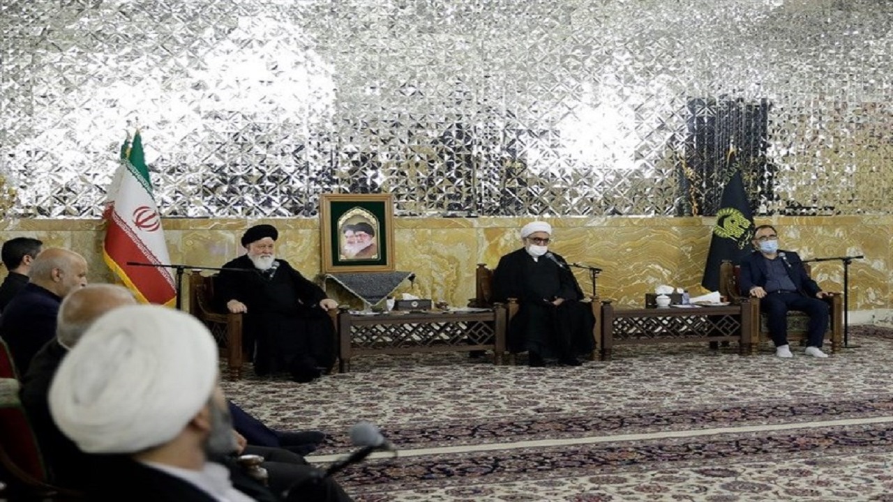 با گران‌فروشی‌های اطراف حرم مطهر برخورد جدی شود
