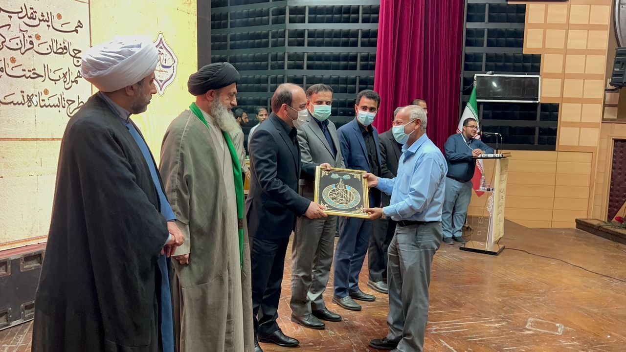 آیین تجلیل از ۲۰۰ نفر از حافظان قرآنی هرمزگان